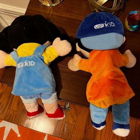 VIPKid Mike and Meg Hand Puppets - Picture 2 of 3